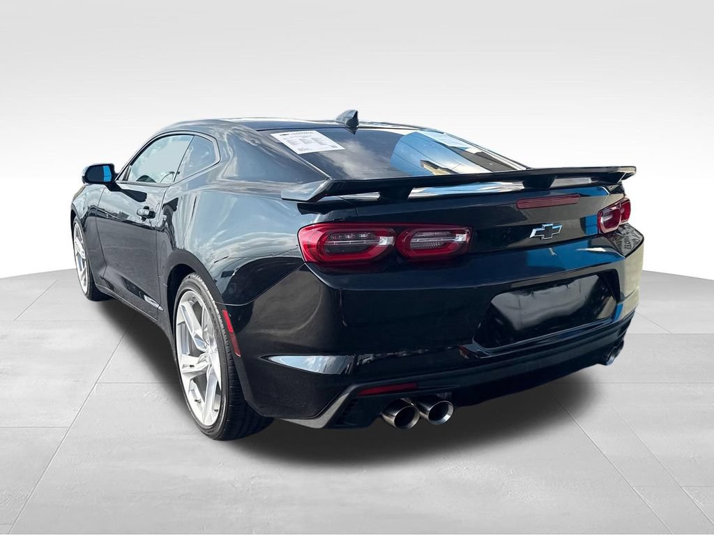Used 2021 Chevrolet Camaro LT RWD image 3