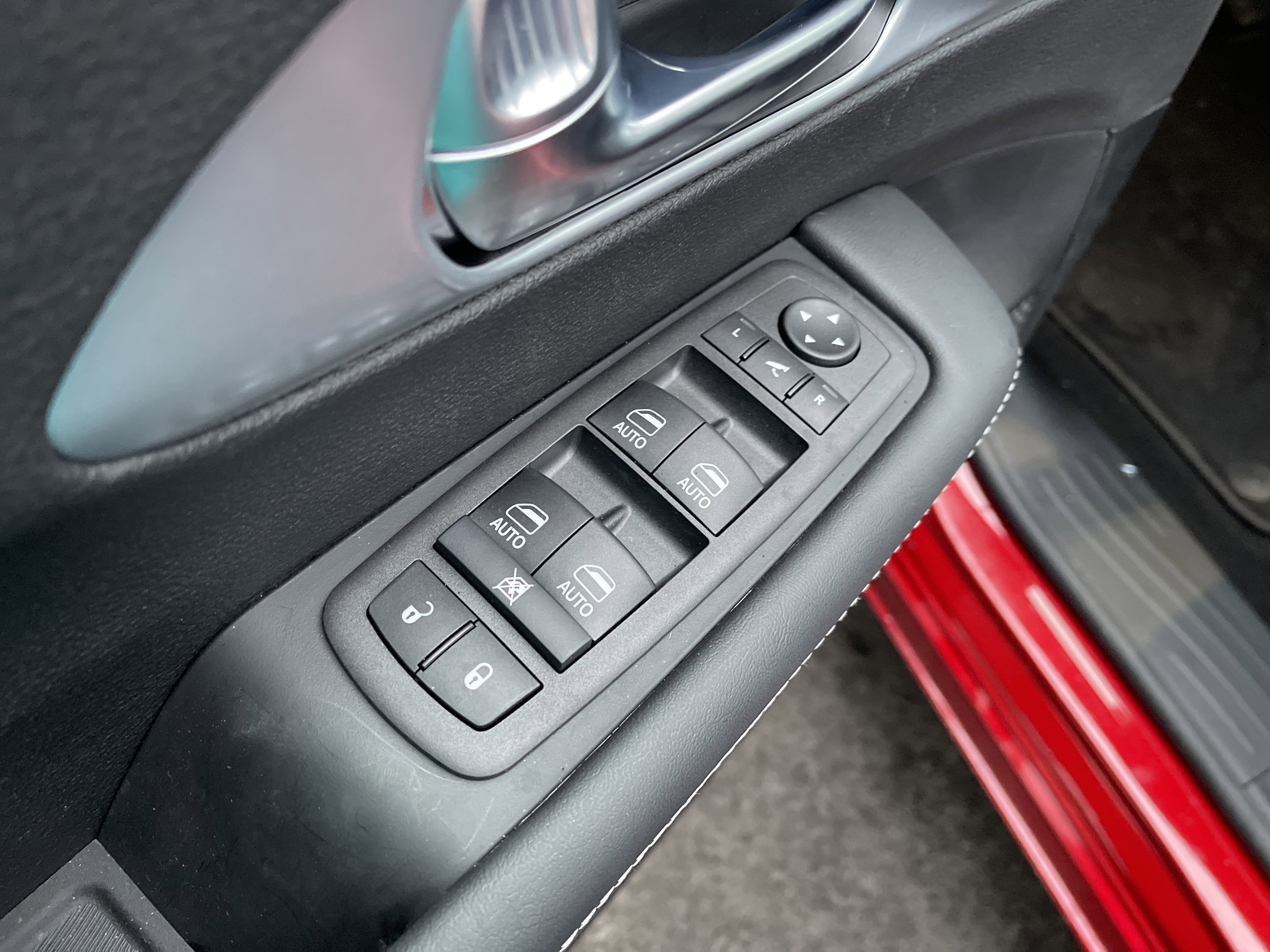 New 2026 Chrysler Pacifica Limited w/ Trailer Tow Group image 10