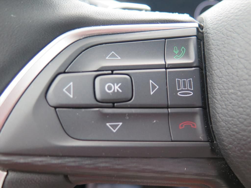 Used 2024 Jeep Grand Cherokee L Altitude RWD image 14