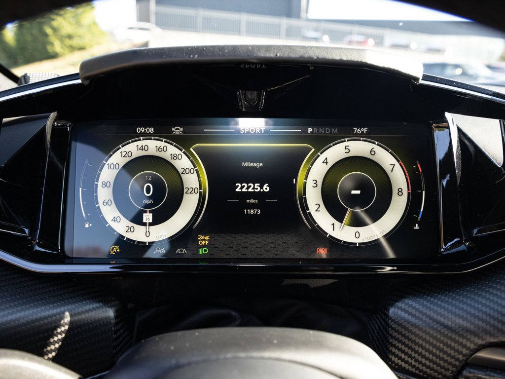 Used 2025 Aston Martin V8 Vantage Coupe RWD image 30