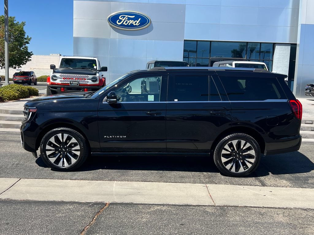 Used 2025 Ford Expedition Platinum w/ Driver's Package AWD/4WD image 3