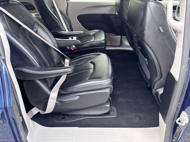 Used 2024 Chrysler Pacifica Limited FWD image 28