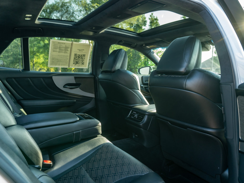 Used 2019 Lexus LS 500 F Sport w/ Accessory Package (Z1) AWD/4WD image 16