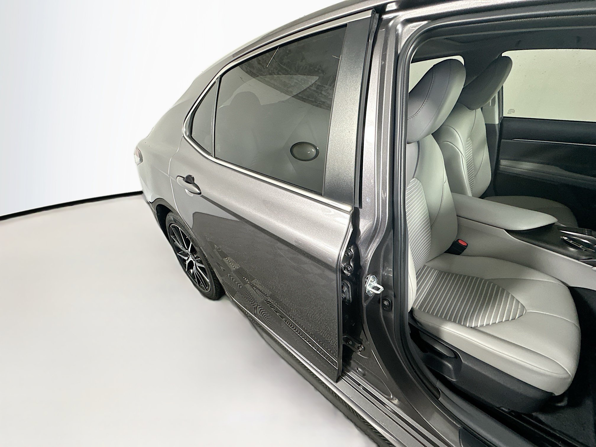 Used 2022 Toyota Camry SE w/ Convenience Package FWD image 28