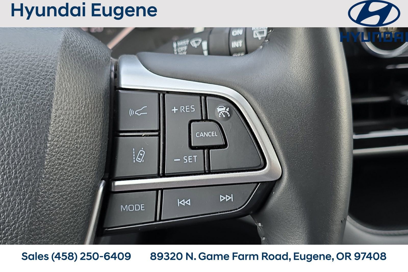 Used 2024 Toyota Highlander LE FWD image 32