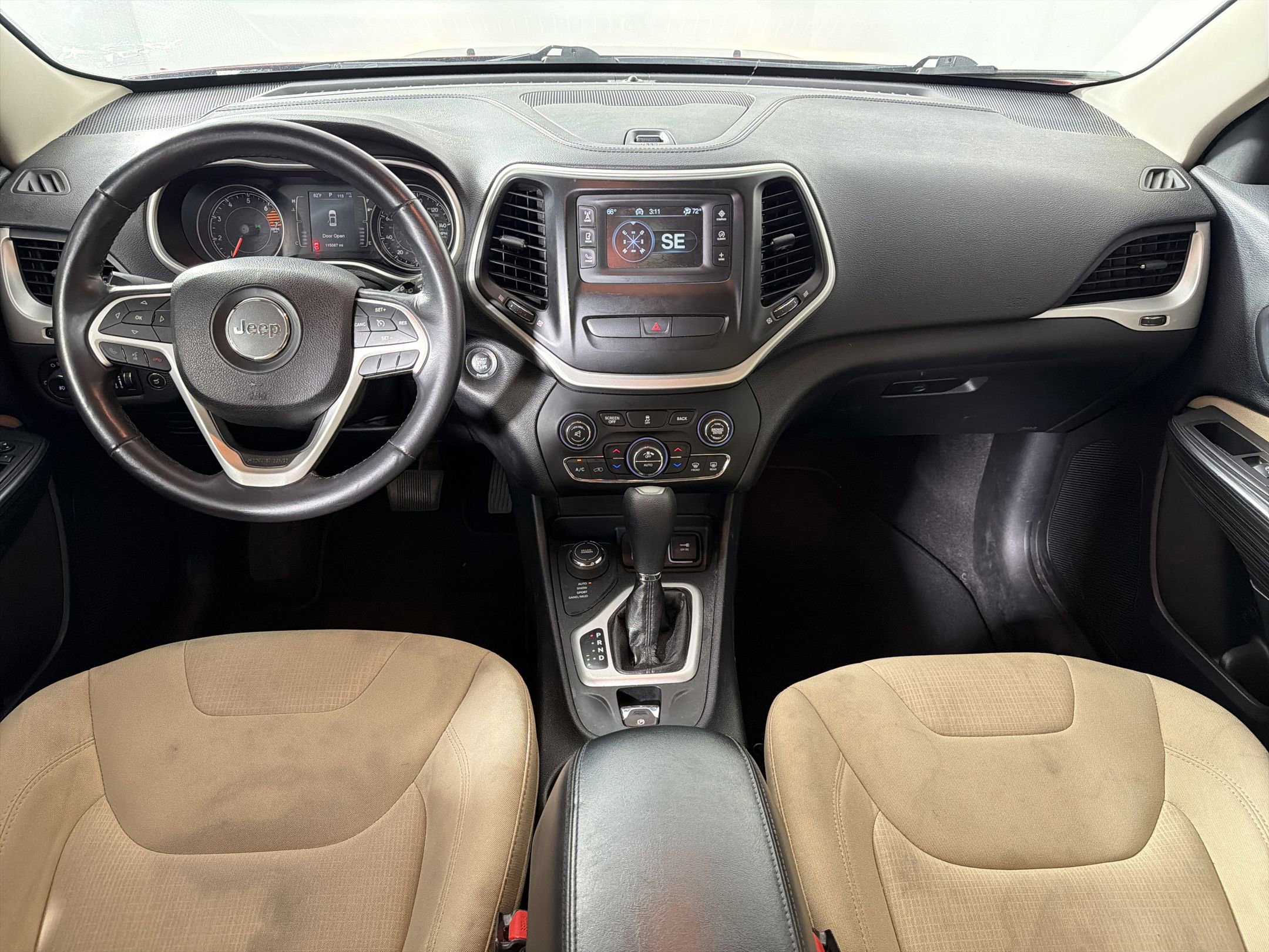 Used 2016 Jeep Cherokee Latitude w/ Comfort/Convenience Group AWD/4WD image 16