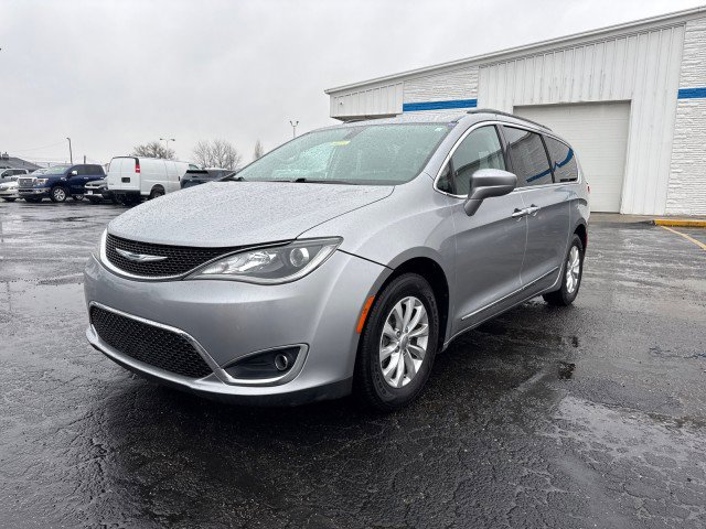Used 2017 Chrysler Pacifica Touring-L video 1