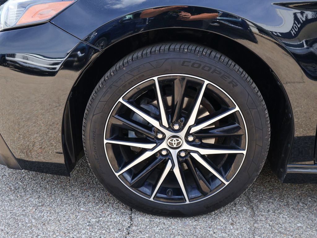 Used 2021 Toyota Camry SE w/ Cold Weather Package FWD image 33