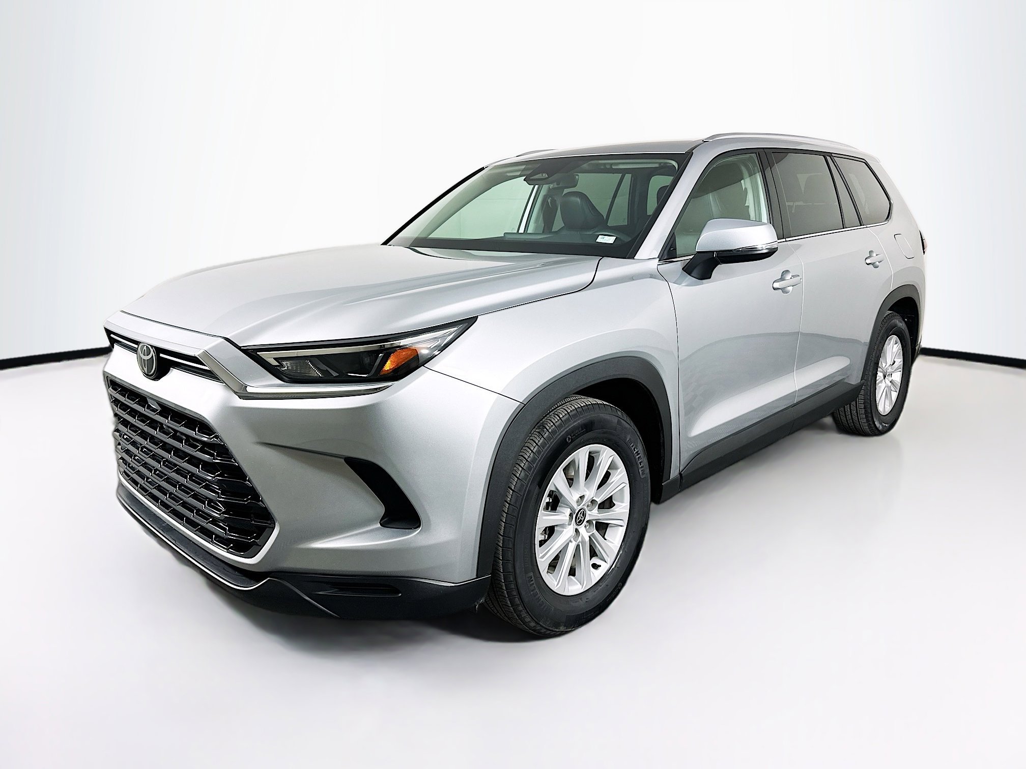 Used 2025 Toyota Grand Highlander AWD image 3