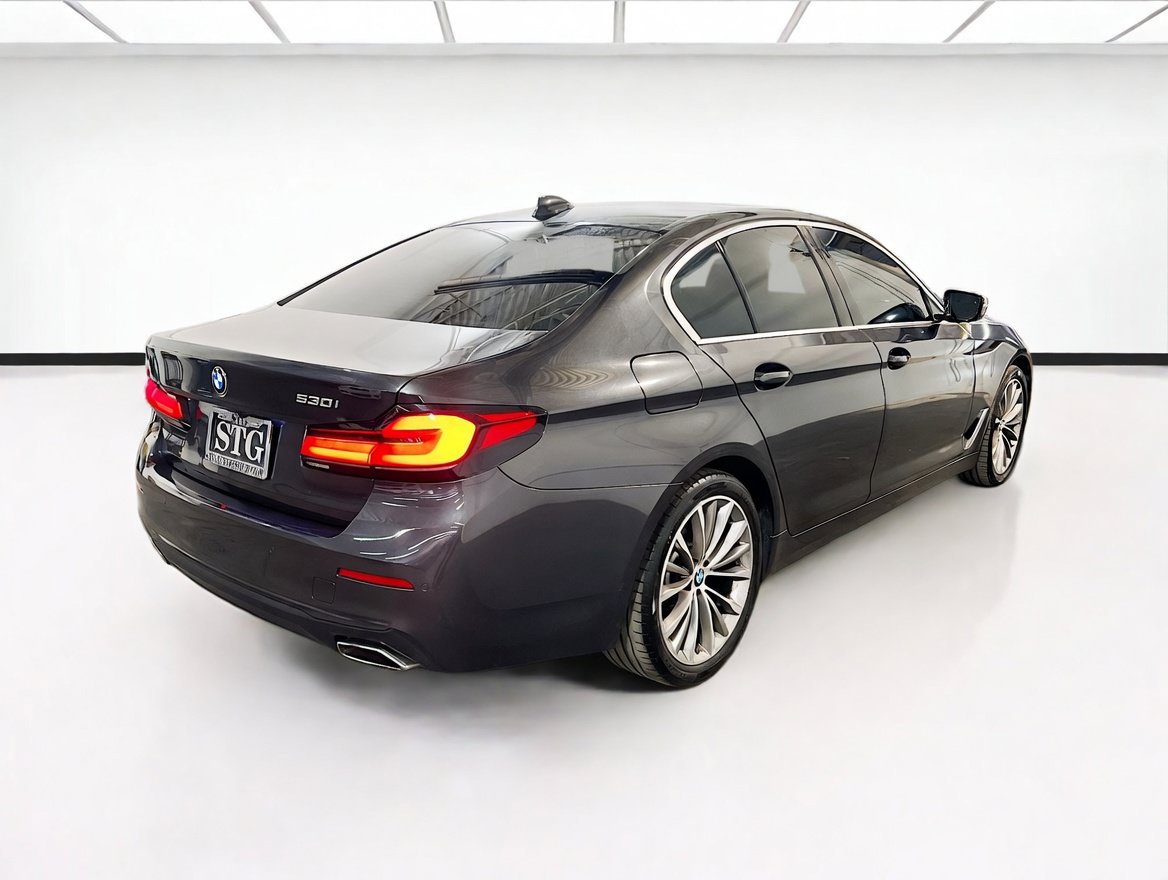 Used 2022 BMW 530i w/ Convenience Package RWD image 4