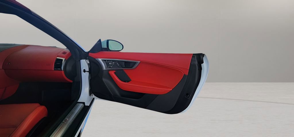 Used 2018 Jaguar F-TYPE R image 17