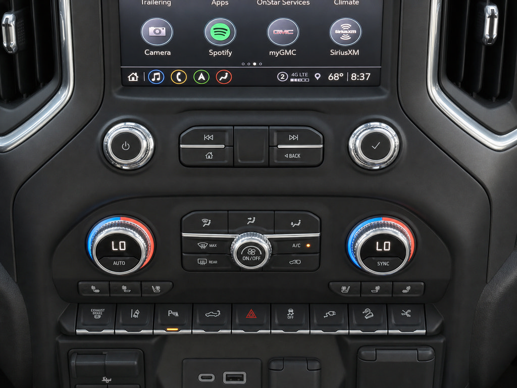 Used 2022 GMC Sierra 3500 AT4 w/ AT4 Preferred Package AWD/4WD image 11