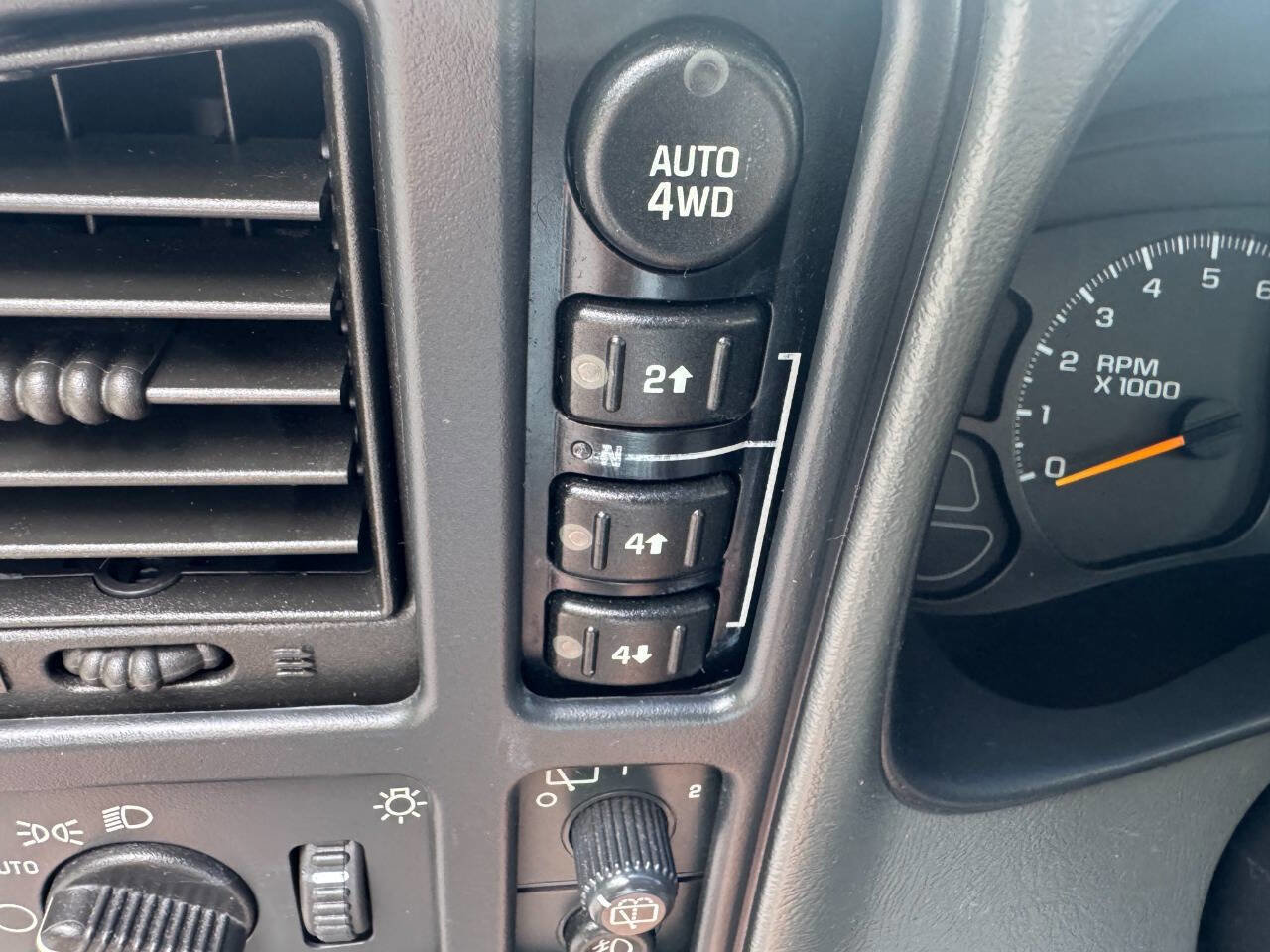 Used 2006 Chevrolet Suburban LS w/ Smart Select Package image 29