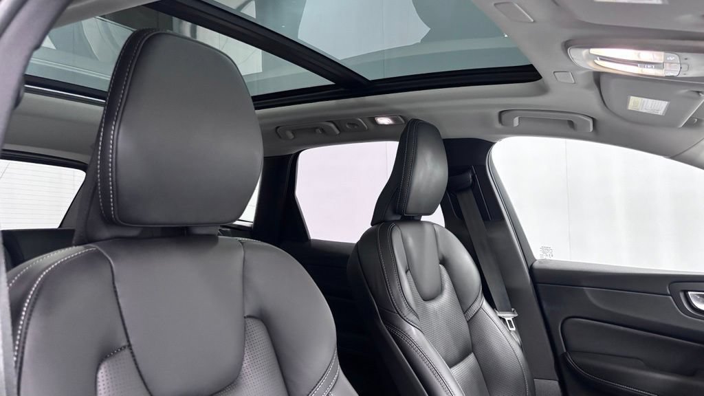 Certified 2024 Volvo XC60 T8 Ultimate AWD/4WD image 19