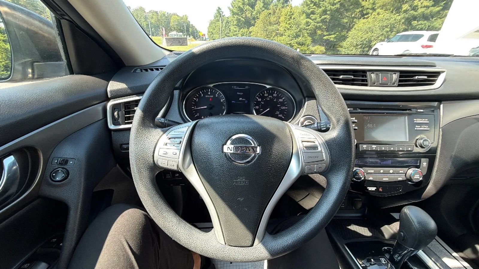 Used 2015 Nissan Rogue SV w/ SV Family Package AWD/4WD image 24