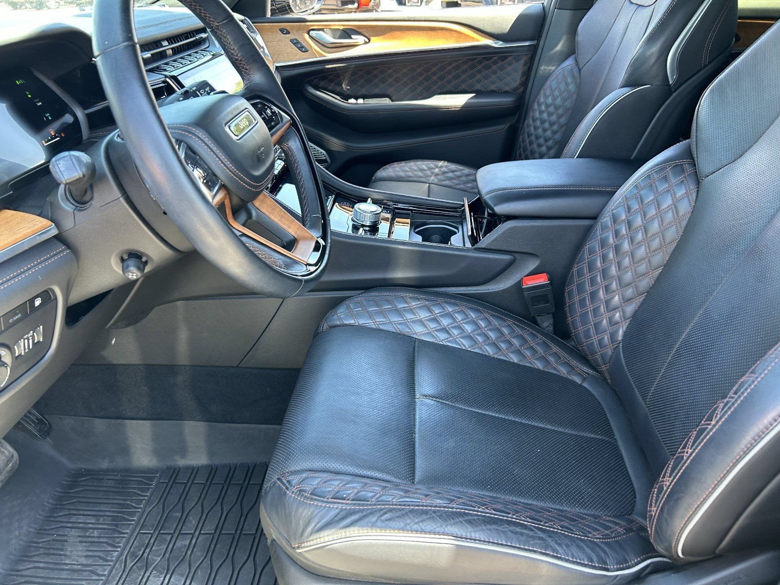 Used 2022 Jeep Grand Cherokee Summit AWD/4WD image 25