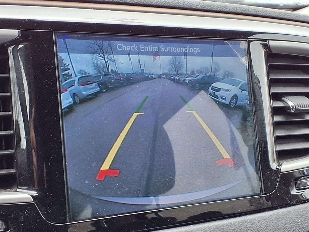 Used 2017 Chrysler Pacifica Touring image 18