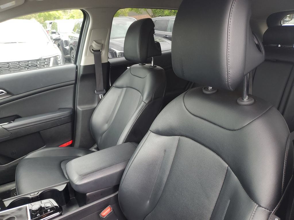 Certified 2024 Kia Sportage EX AWD/4WD image 11
