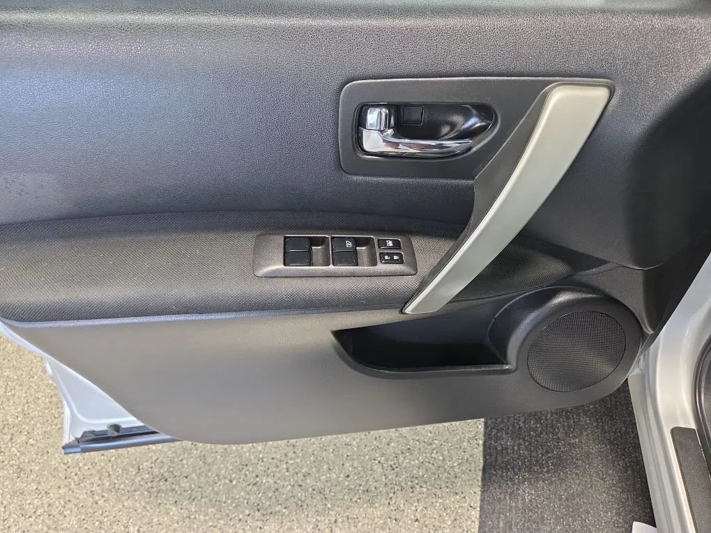Used 2015 Nissan Rogue S FWD image 19