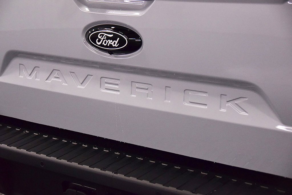 New 2025 Ford Maverick Lariat w/ Black Appearance Package image 13