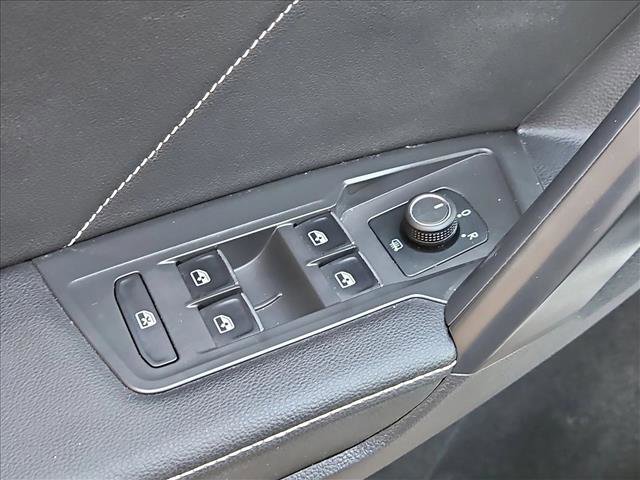 Used 2023 Volkswagen Tiguan SE R-Line image 11