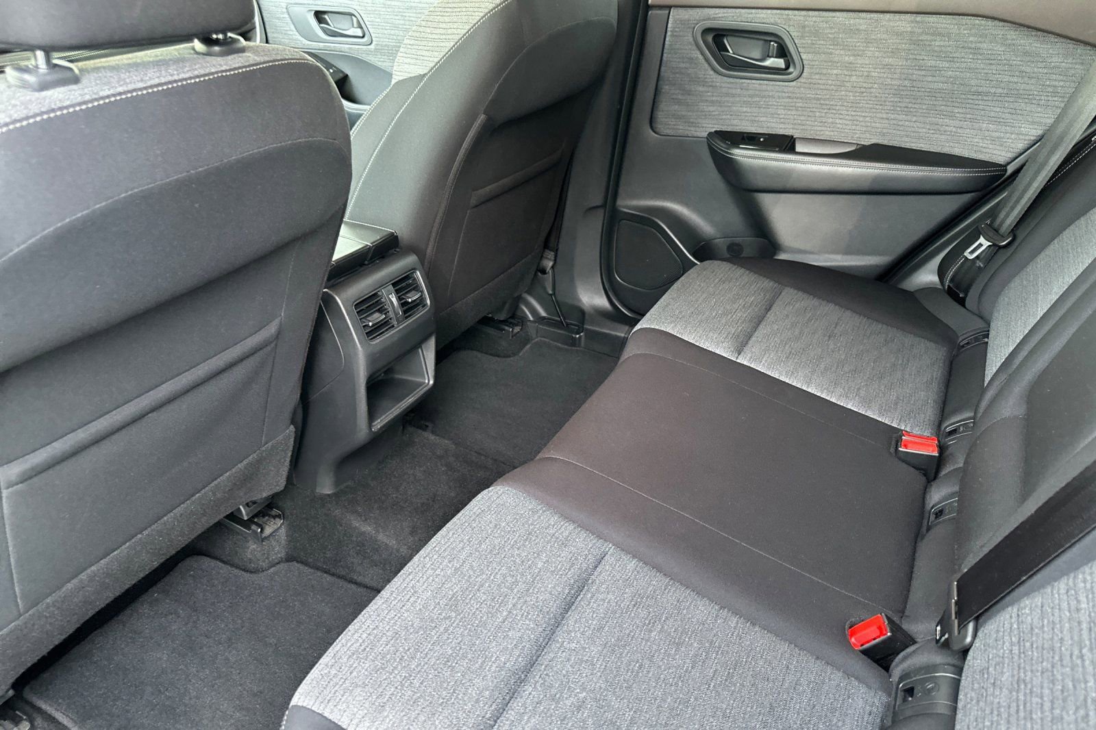 Used 2021 Nissan Rogue S image 12