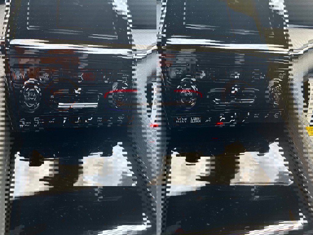 New 2025 Jeep Grand Cherokee 4WD image 12