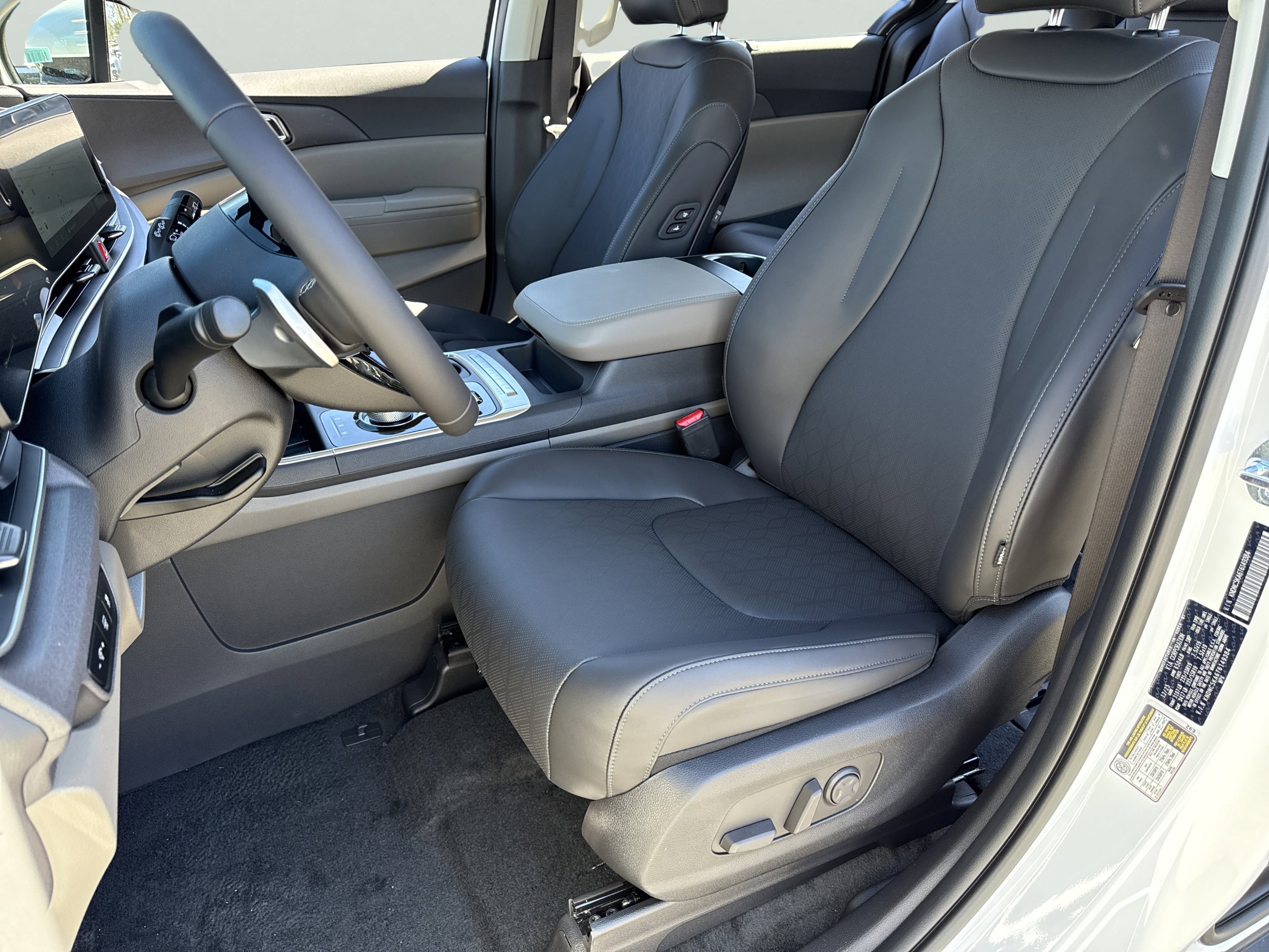 New 2026 Kia Carnival EX FWD image 16