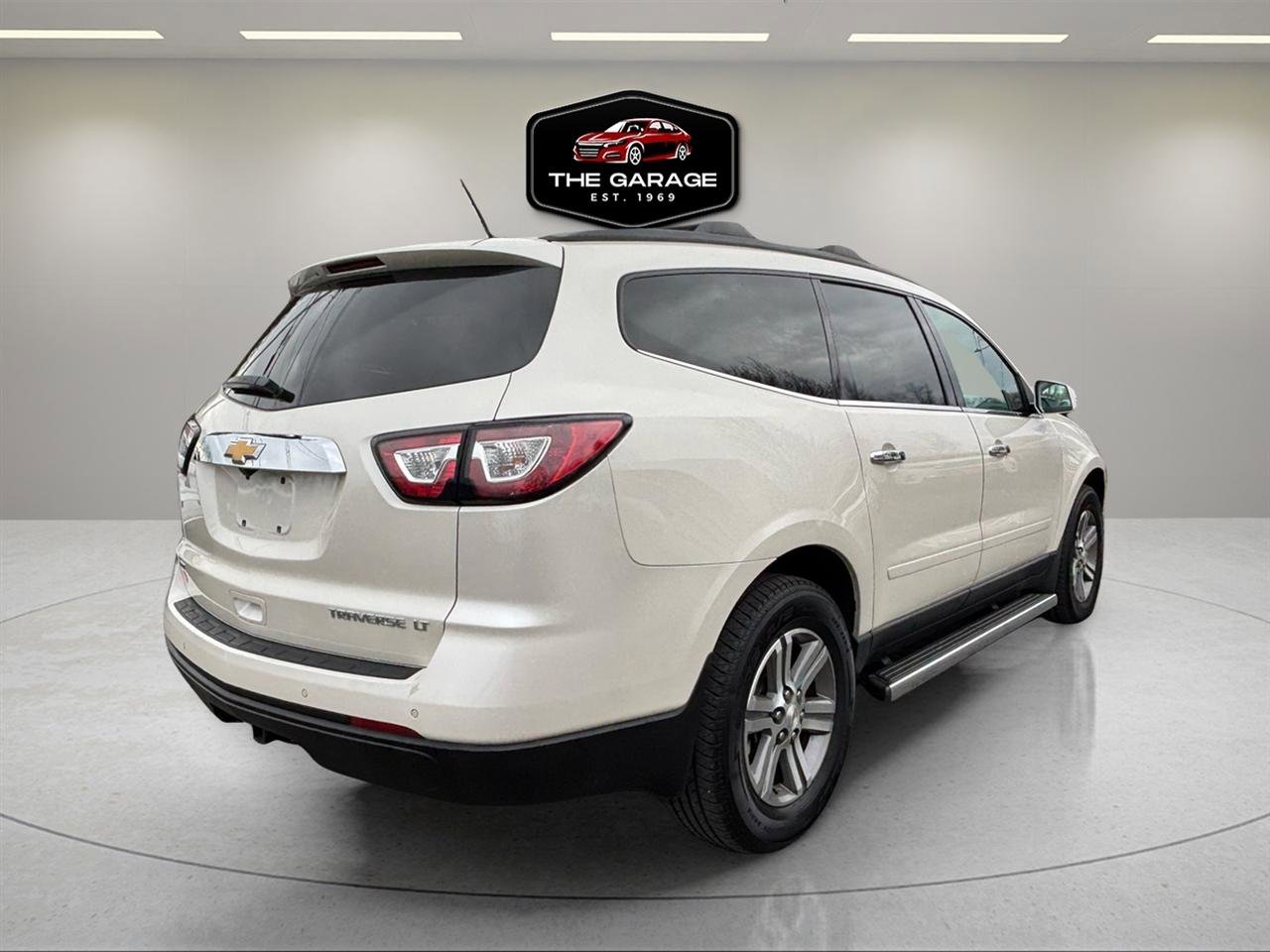 Used 2015 Chevrolet Traverse LT w/ LPO, 'HIT The Road' Package image 5