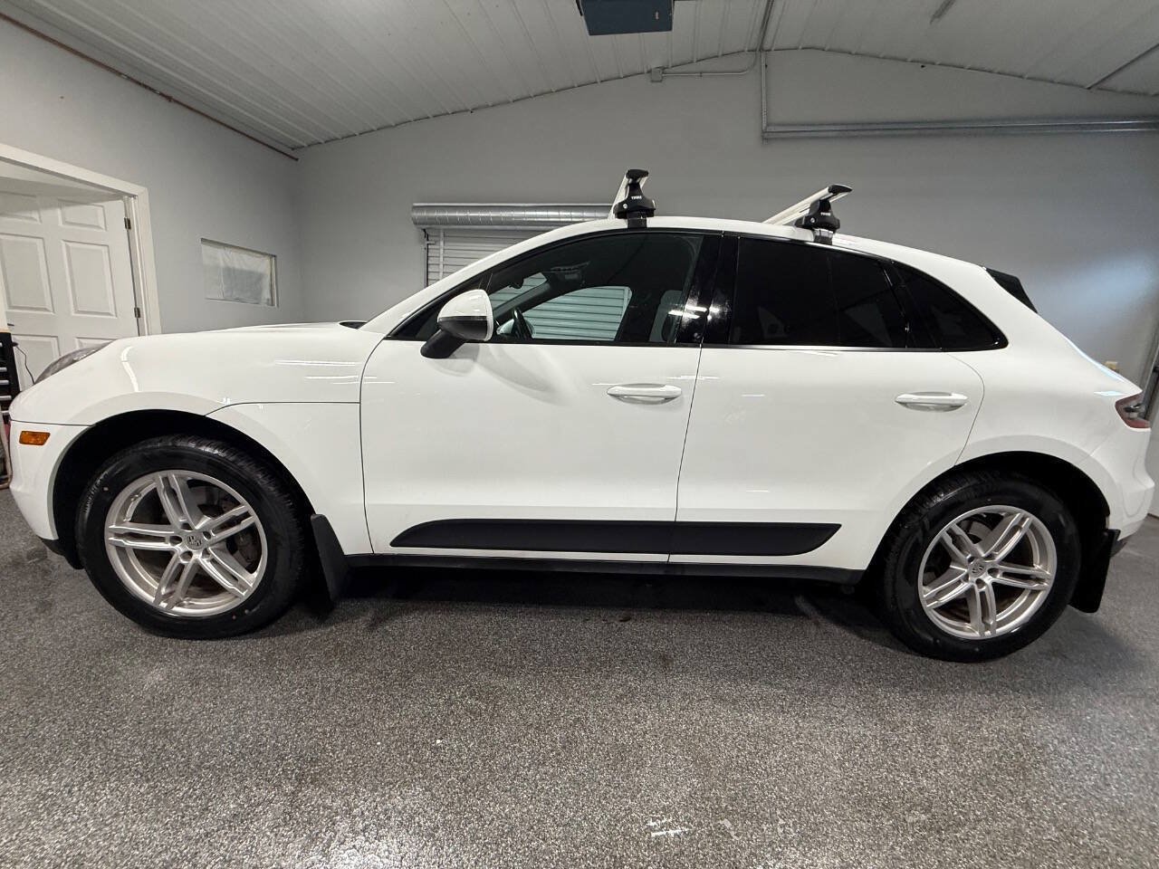 Used 2018 Porsche Macan AWD/4WD image 10