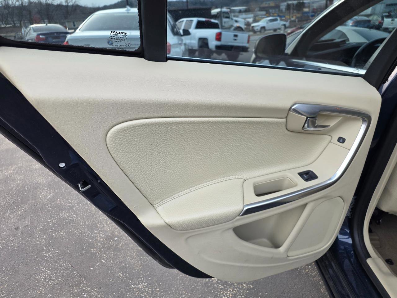 Used 2012 Volvo S60 T5 w/ Multimedia Pkg FWD image 32