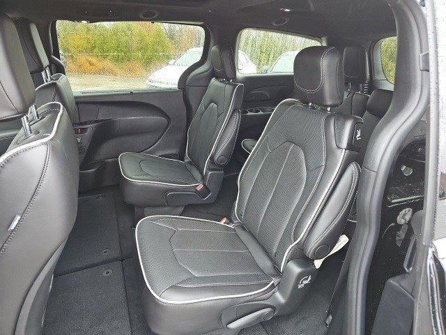 New 2026 Chrysler Pacifica Limited image 20