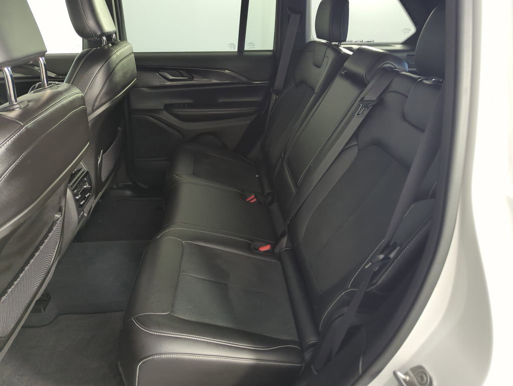 Used 2023 Jeep Grand Cherokee Altitude image 28