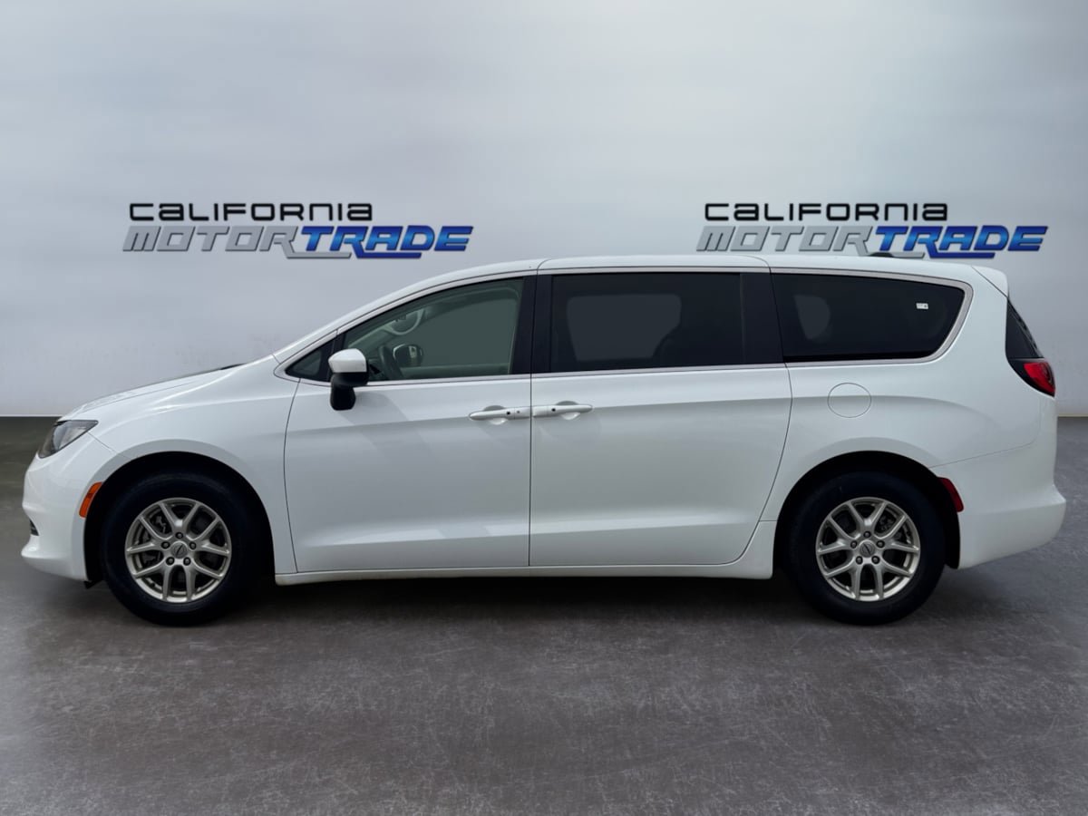 Used 2022 Chrysler Voyager LX FWD image 8