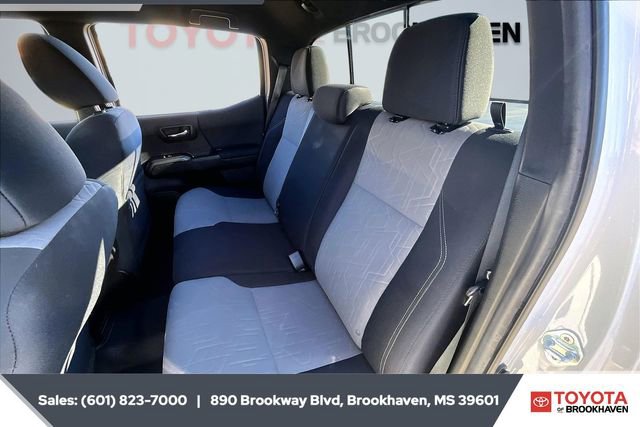 Used 2022 Toyota Tacoma TRD Off-Road image 19