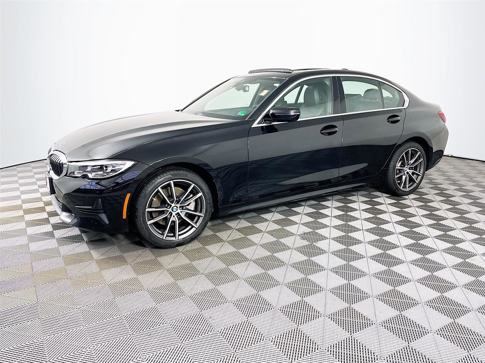 Used 2022 BMW 330i xDrive Sedan w/ Premium Package 2 image 4