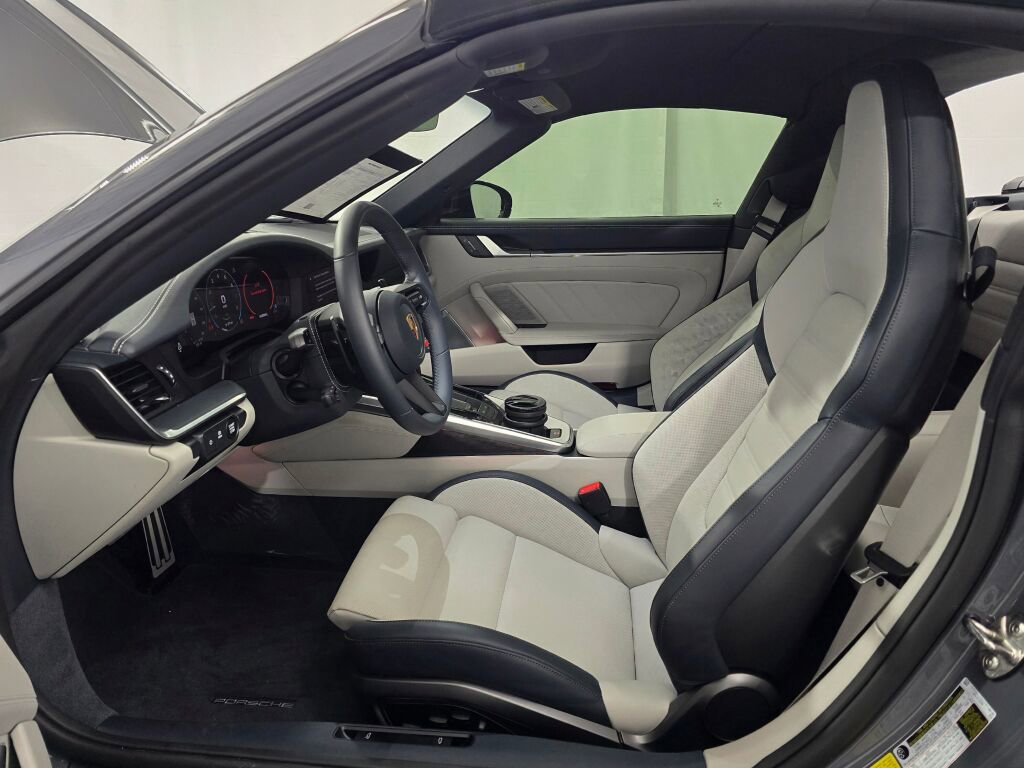 Certified 2025 Porsche 911 Targa 4 GTS AWD/4WD image 14