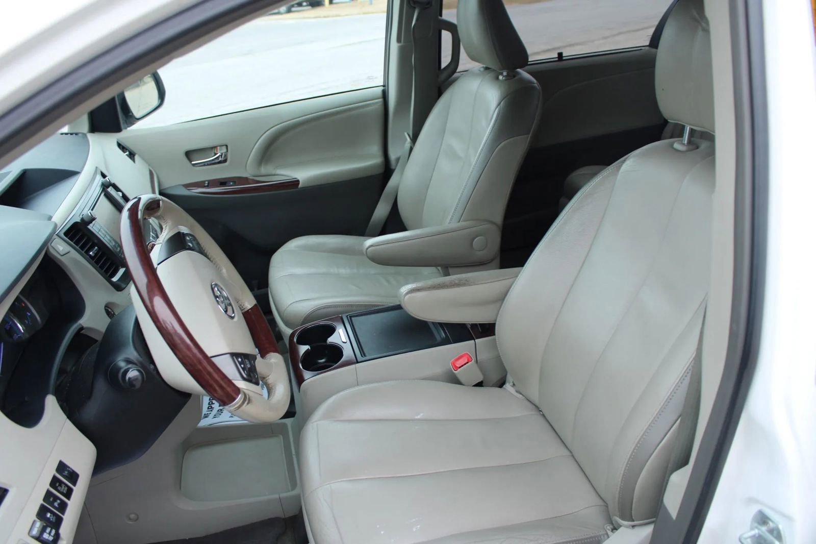 Used 2013 Toyota Sienna Limited w/ Premium Pkg image 24