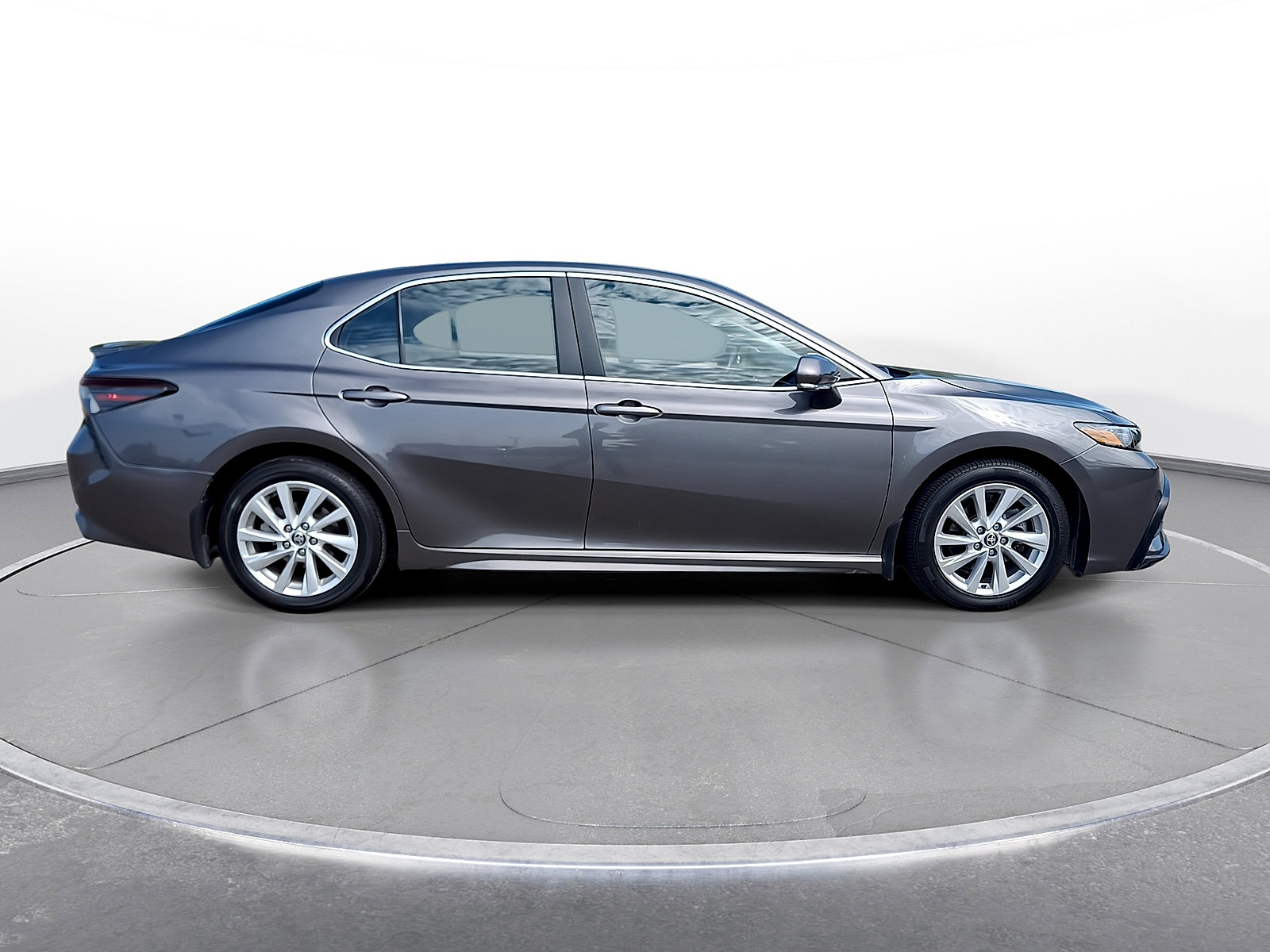 Used 2024 Toyota Camry SE FWD image 9