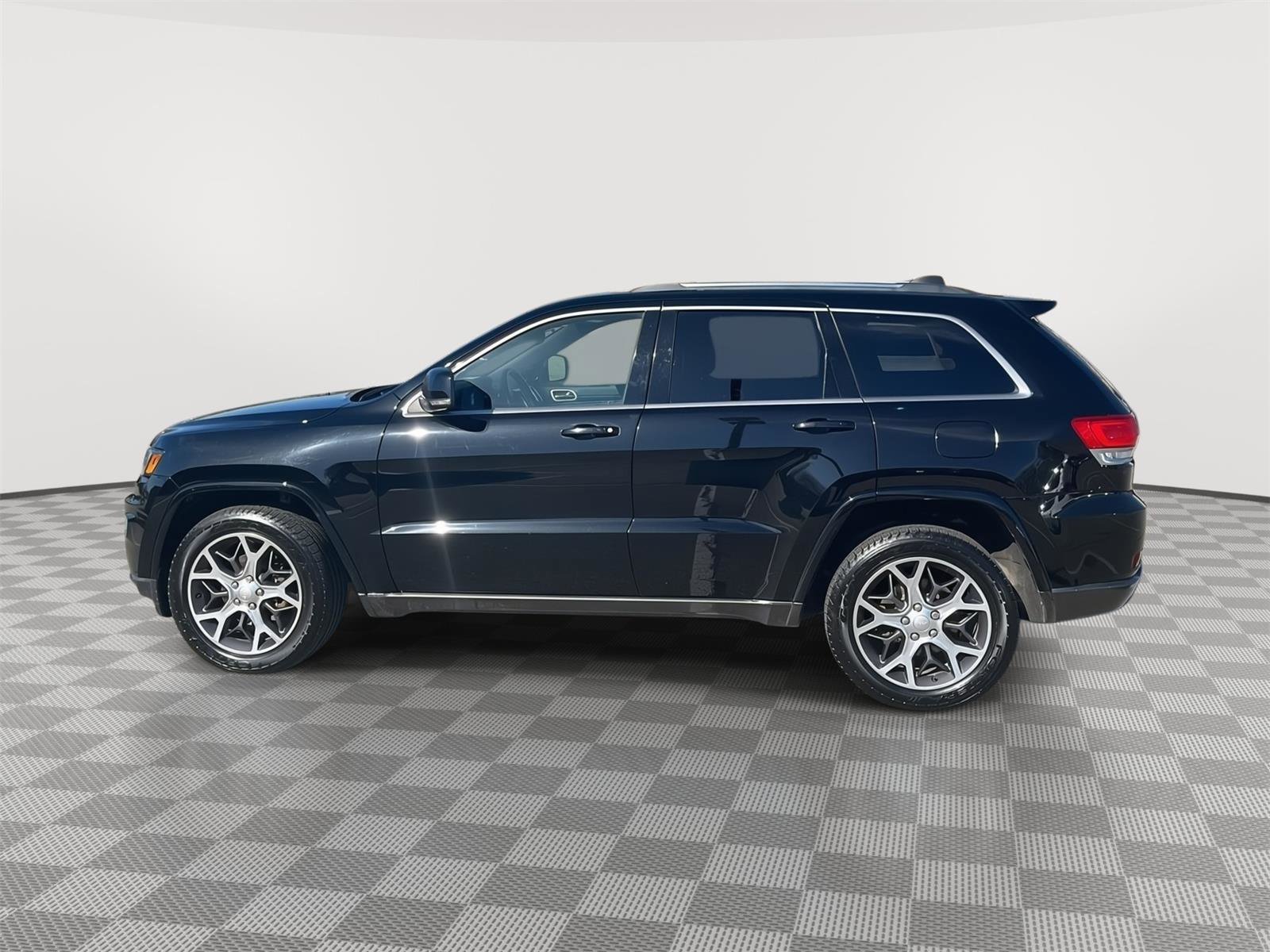 Used 2018 Jeep Grand Cherokee Limited AWD/4WD image 8