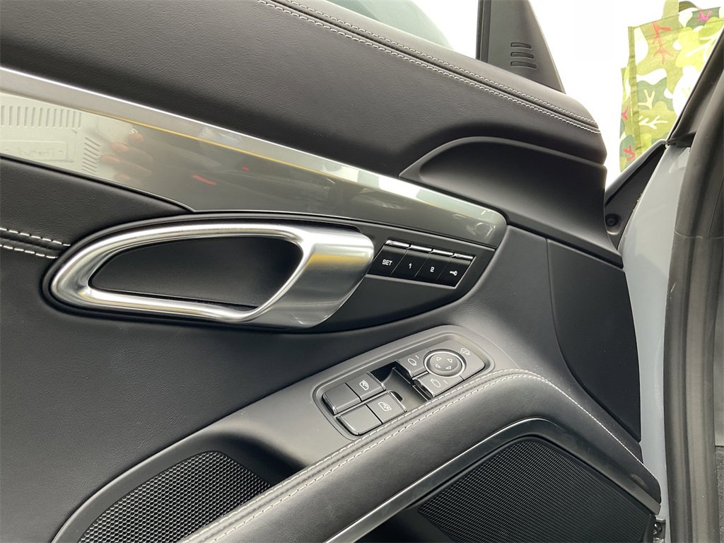 Used 2024 Porsche 718 Cayman Style Edition image 6