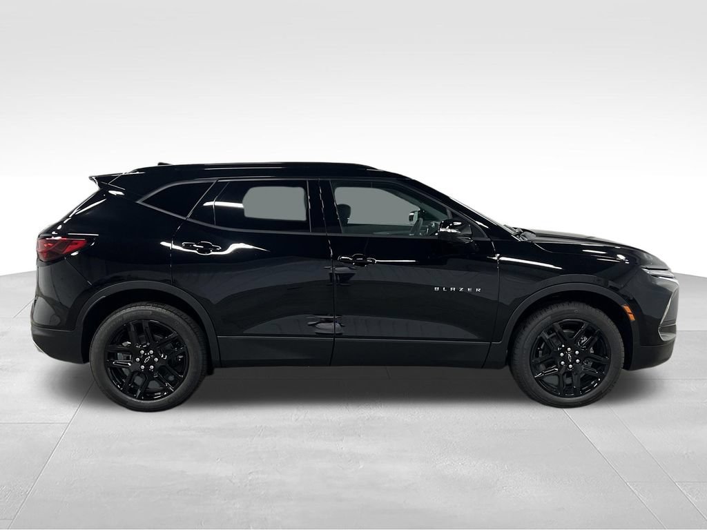 New 2026 Chevrolet Blazer LT w/ Sound & Technology Package AWD/4WD image 2