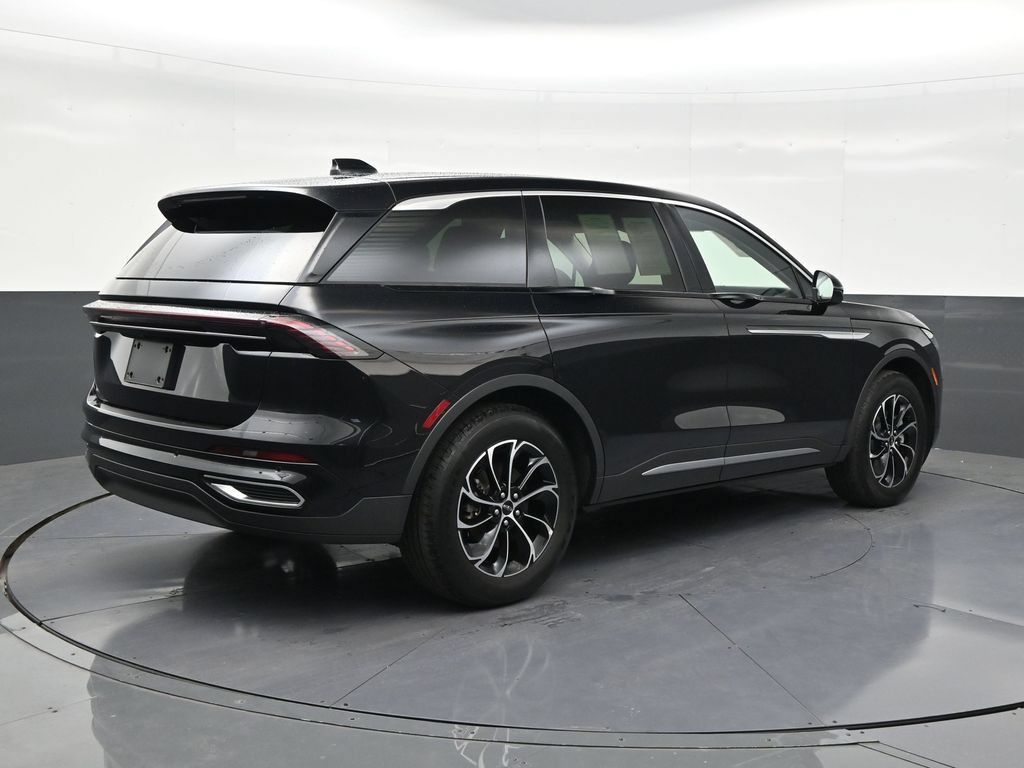 Used 2025 Lincoln Nautilus Premier AWD/4WD image 5