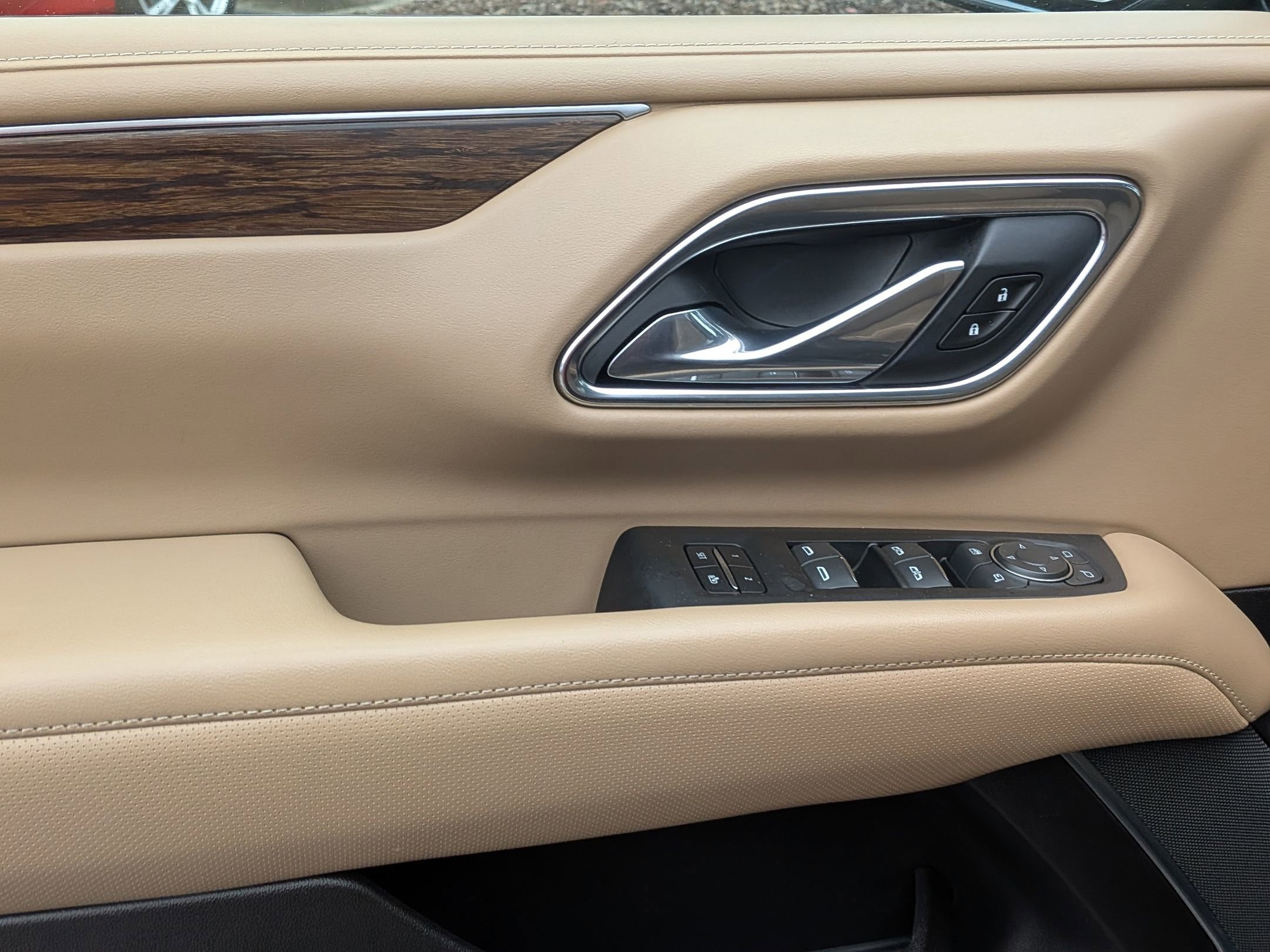 Used 2021 Chevrolet Suburban Premier image 15