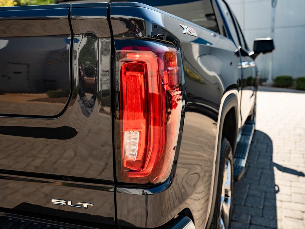 Used 2023 GMC Sierra 1500 SLT w/ SLT Premium Package AWD/4WD image 9