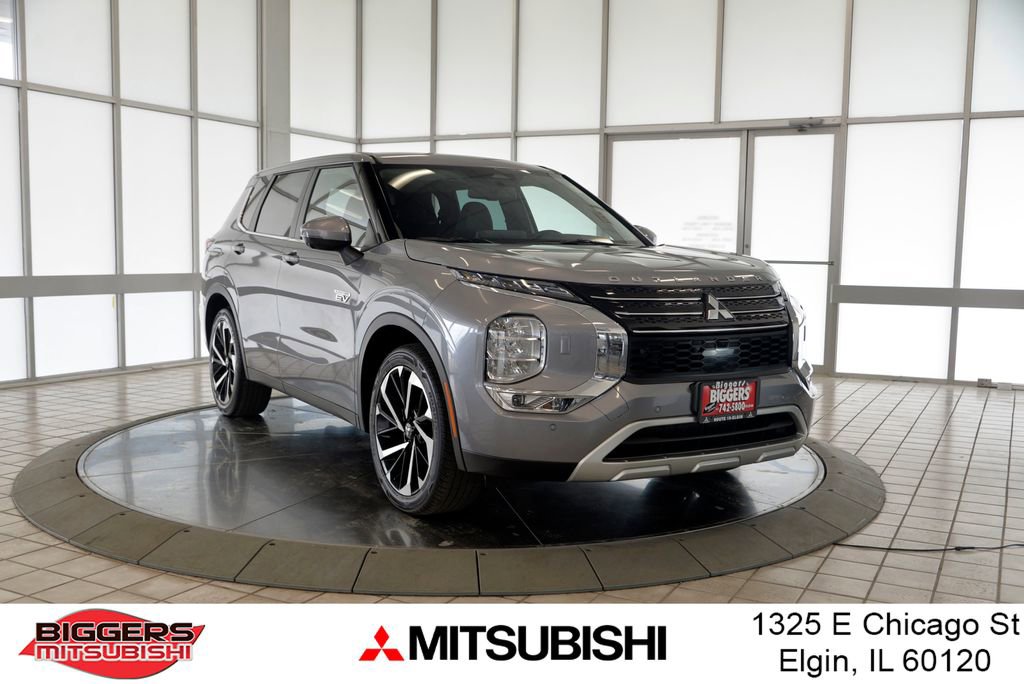 Used 2023 Mitsubishi Outlander SE image 1
