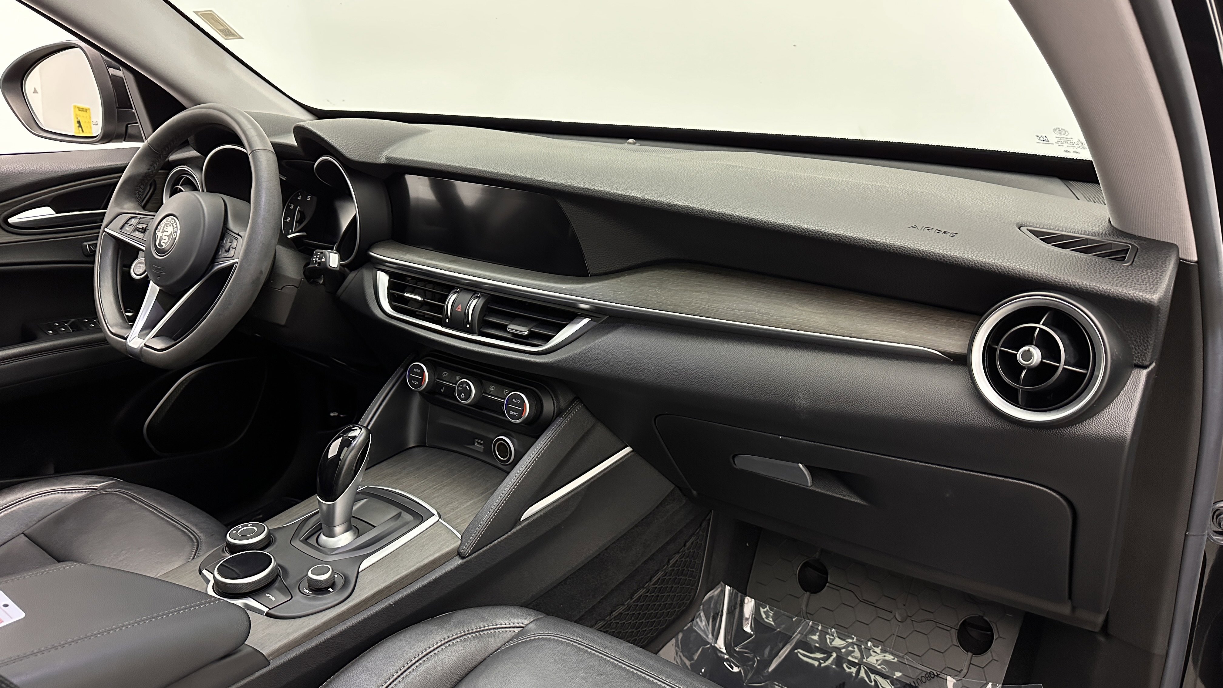 Used 2018 Alfa Romeo Stelvio Ti image 36