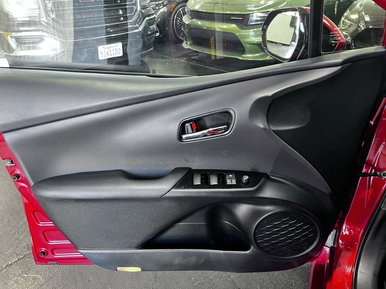 Used 2020 Toyota Prius XLE image 24