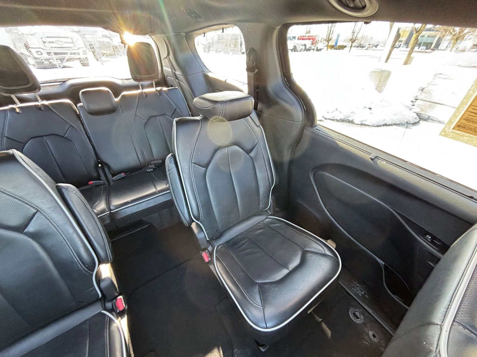 Used 2025 Chrysler Pacifica Limited image 42