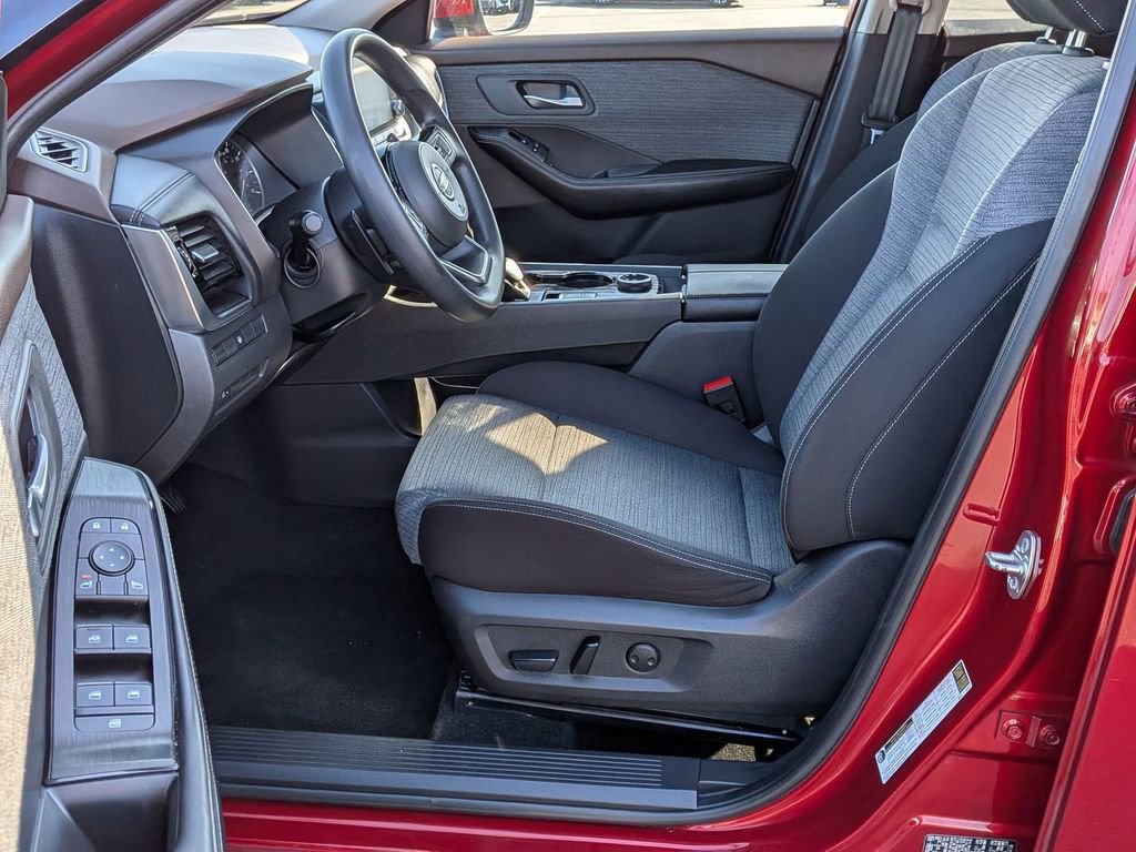 Used 2021 Nissan Rogue SV image 11